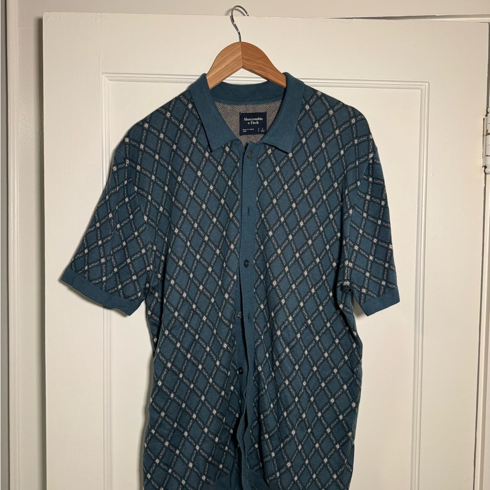 Abercrombie and Fitch Men's Blue Argyle  Button down sweater Shirt